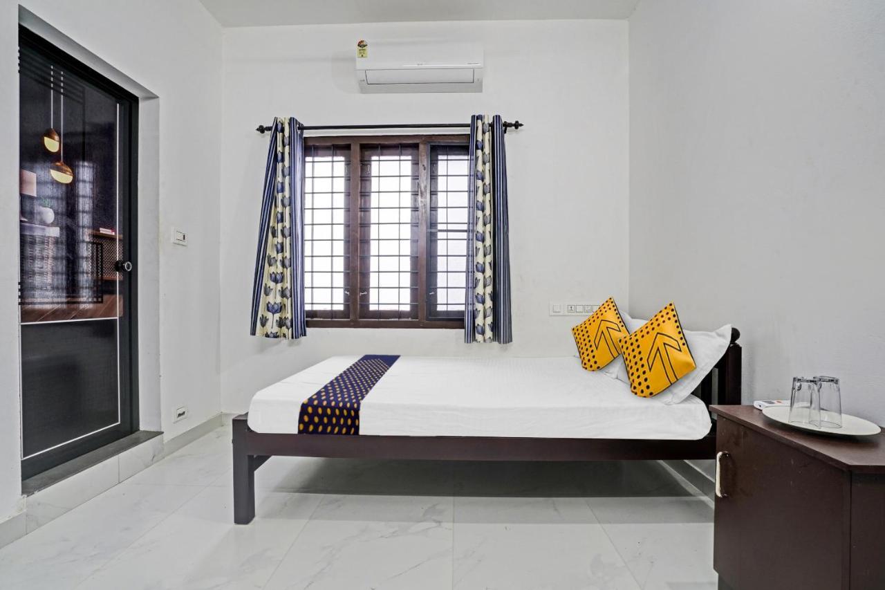 Spot On Blissful Villa Kochi Εξωτερικό φωτογραφία